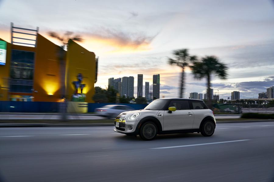  Mini Cooper SE (F56) 2020 года  (NA) (фото 11 из 342)
